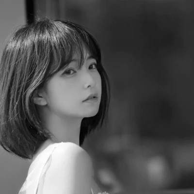 高级感美女头像高清黑白