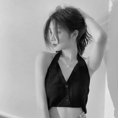 高级感美女头像高清黑白