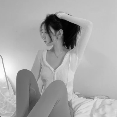 高级感美女头像高清黑白