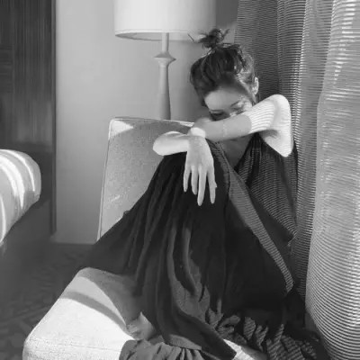 高级感美女头像高清黑白