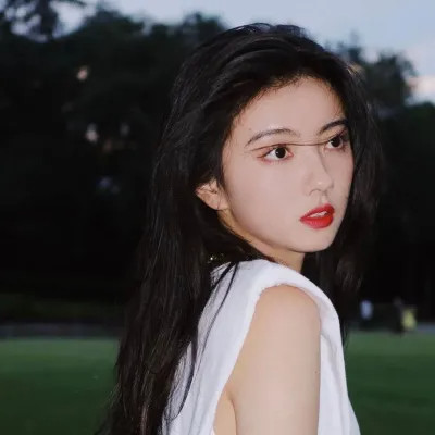 女生的微信头像最火爆2025