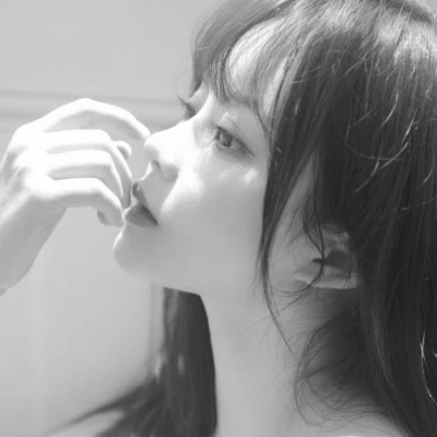 2025抖音最火的黑白头像女
