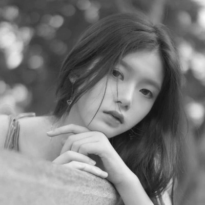 2025抖音最火的黑白头像女
