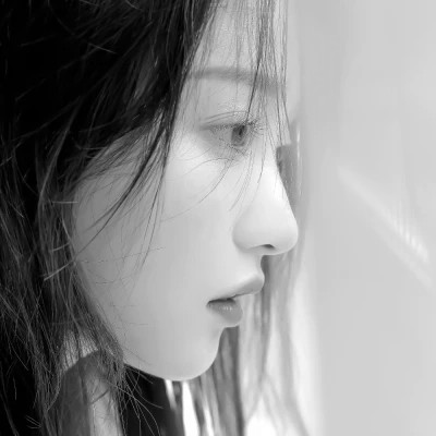 2025抖音最火的黑白头像女