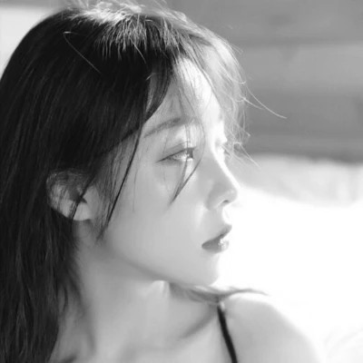 2025抖音最火的黑白头像女