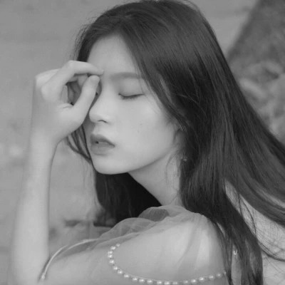 2025抖音最火的黑白头像女