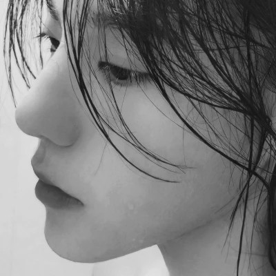 2025抖音最火的黑白头像女