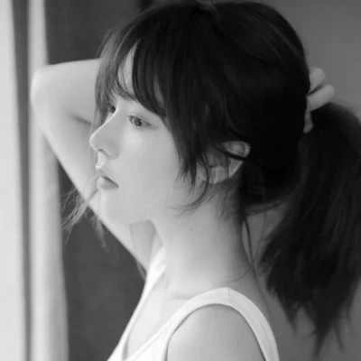 2025抖音最火的黑白头像女