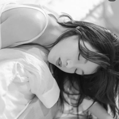 2025抖音最火的黑白头像女