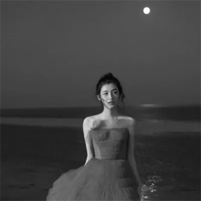 2025抖音最火的黑白头像女