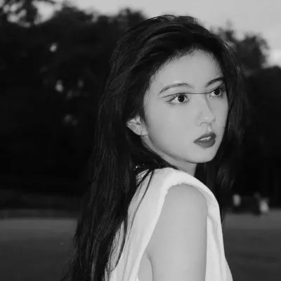 2025抖音最火的黑白头像女