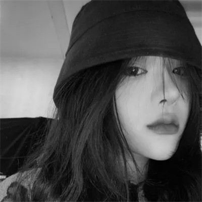2025抖音最火的黑白头像女