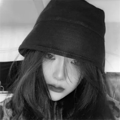 2025抖音最火的黑白头像女