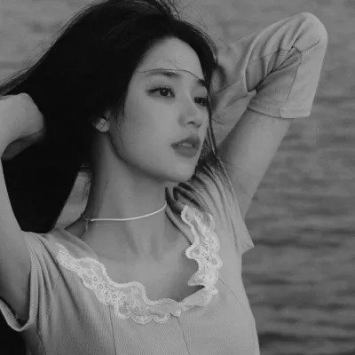 2025抖音最火的黑白头像女