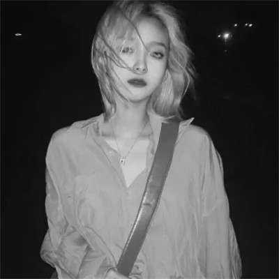 2025抖音最火的黑白头像女