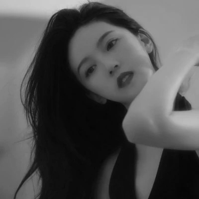 2025抖音最火的黑白头像女