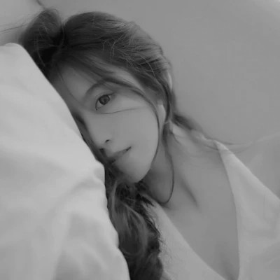 2025抖音最火的黑白头像女