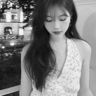 2025抖音最火的黑白头像女