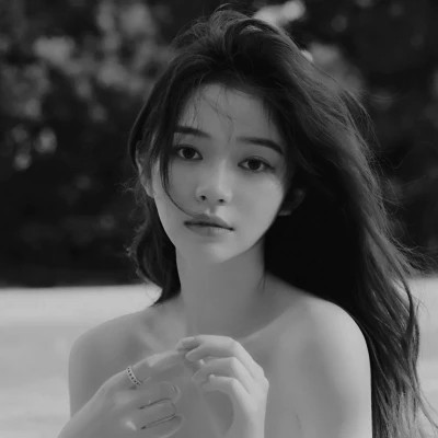 2025抖音最火的黑白头像女