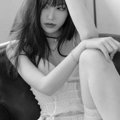 2025抖音最火的黑白头像女