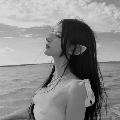 2025抖音最火的黑白头像女