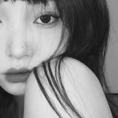 2025抖音最火的黑白头像女