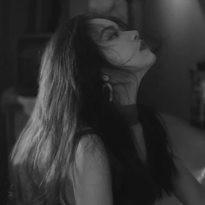 2025抖音最火的黑白头像女