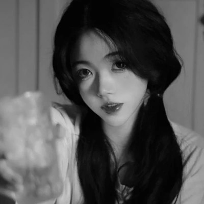 2025抖音最火的黑白头像女