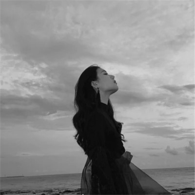 2025抖音最火的黑白头像女