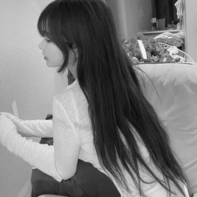 2025抖音最火的黑白头像女