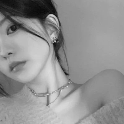 2025抖音最火的黑白头像女