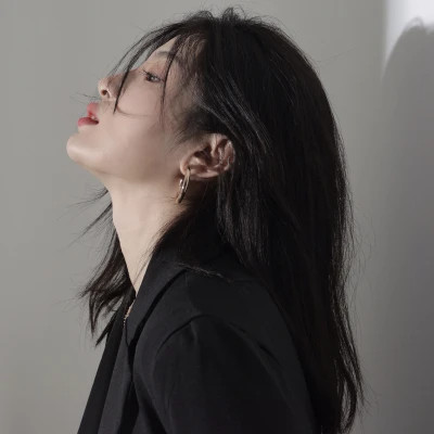 2025最火的伤感女生头像