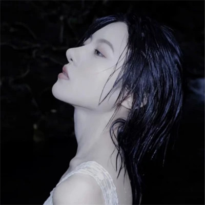 2025最火的伤感女生头像