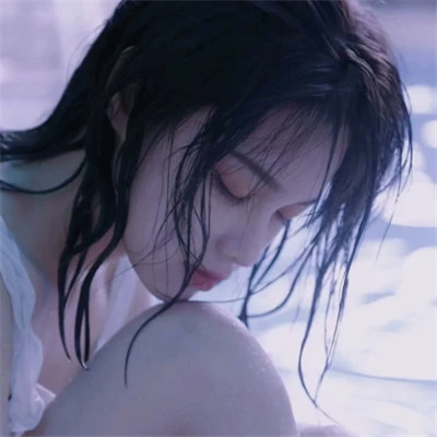 2025最火的伤感女生头像
