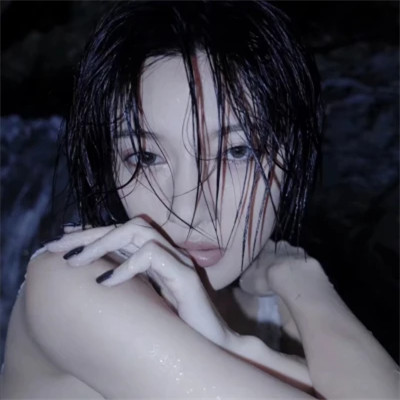 2025最火的伤感女生头像