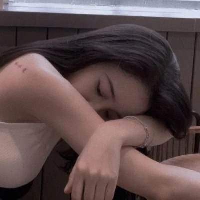 2025最火的伤感女生头像