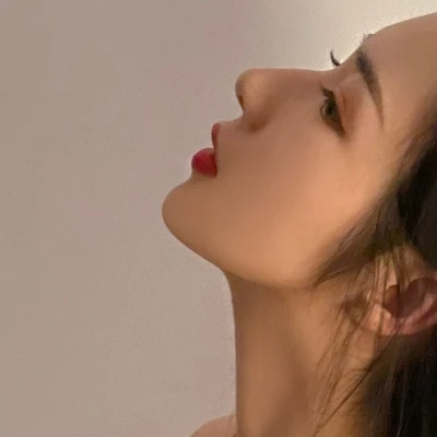 2025最火的伤感女生头像