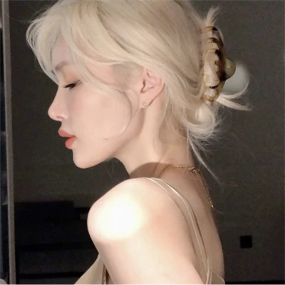 2025最火的伤感女生头像