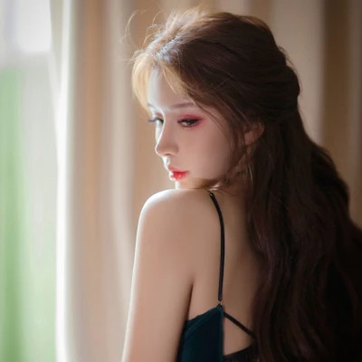 图片2025新图片伤感女生头像