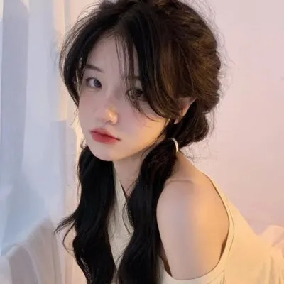 2025年的伤心的图片头像女生