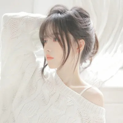 2025年的伤心的图片头像女生