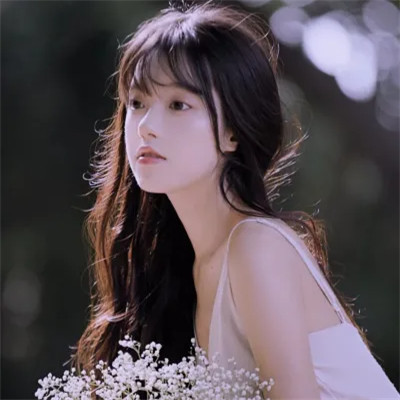 2025年的伤心的图片头像女生
