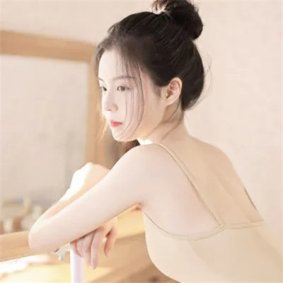 2025年的伤心的图片头像女生