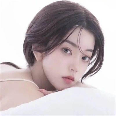 2025年的伤心的图片头像女生