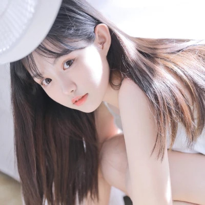 2025年的伤心的图片头像女生