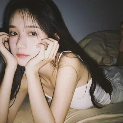 2025年的伤心的图片头像女生