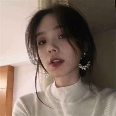 2025年的伤心的图片头像女生