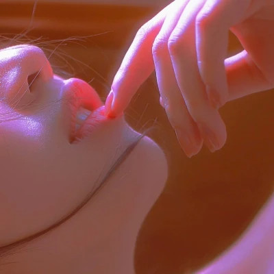 2025年的伤心的图片头像女生