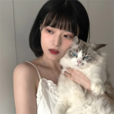 2025年的伤心的图片头像女生