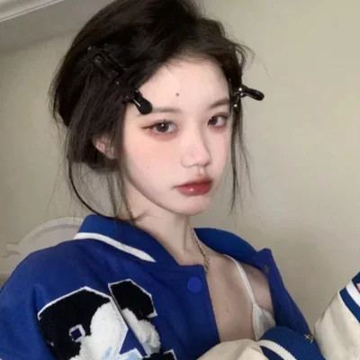 2025年的伤心的图片头像女生